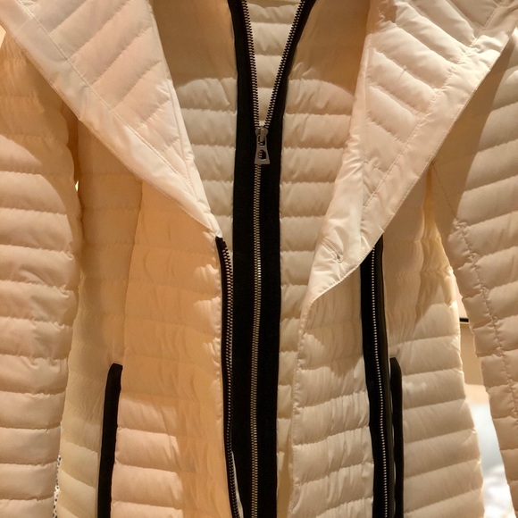 Lightweight Down Jacket - Picture 4 of 10